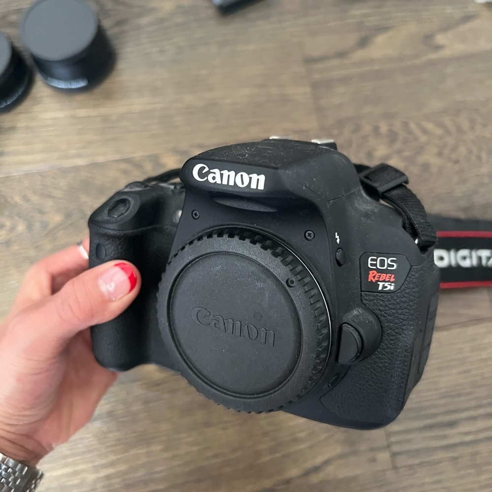 T5i camera bundle - Picture 2 of 4